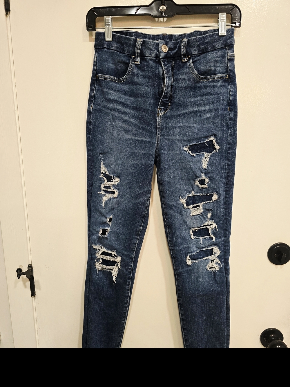 American Eagle Distressed Skinny Jeans Women’s Size 4 Regular